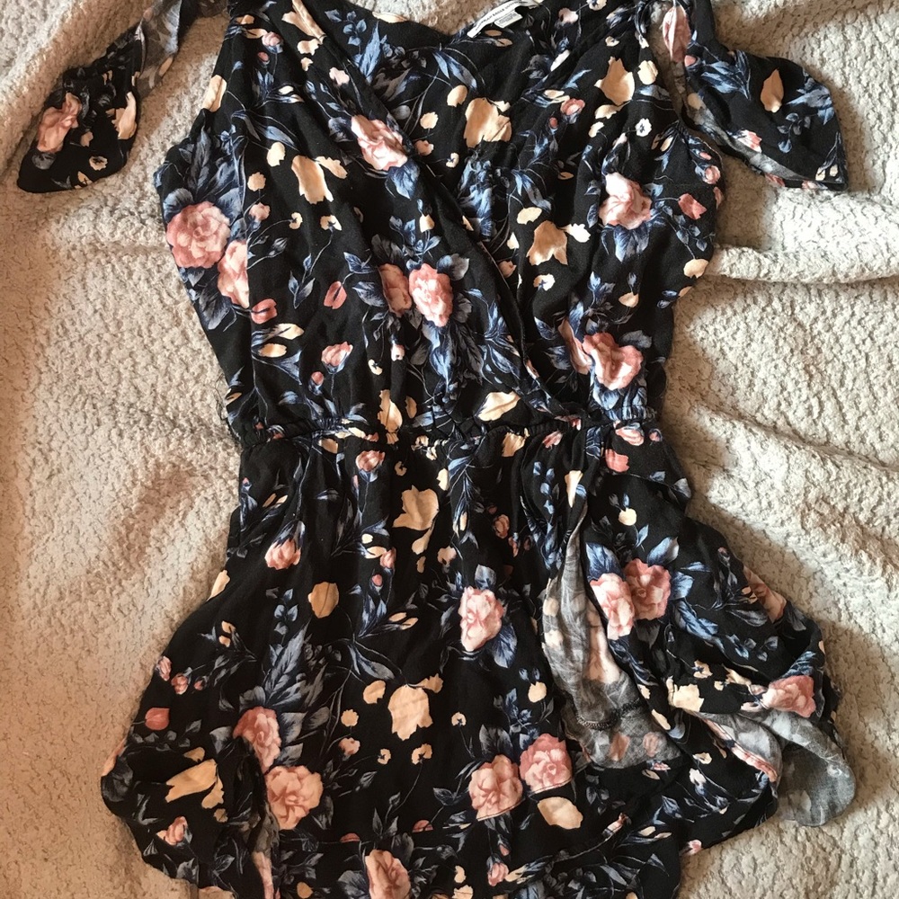 American Eagle Floral Romper size medium